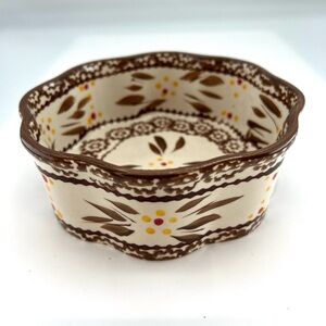 Temptations Old World Baking 6” Dish  Scallop Brown& Tan Thanksgiving Cooking